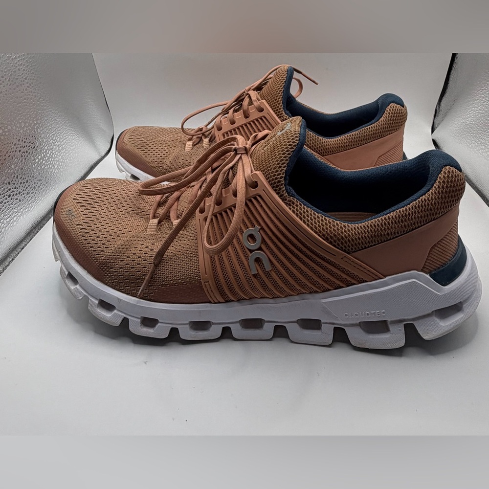 On Cloud Cloudtec Helion Women’s 9.5 Swiss Engineering Speedboard Running Shoe - Picture 3 of 9